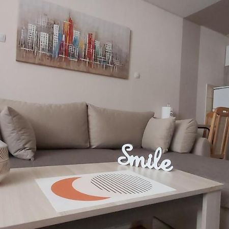 Square Apartment Paraćin Buitenkant foto