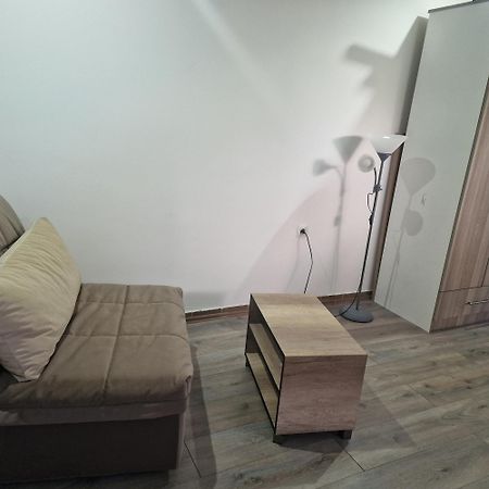 Square Apartment Paraćin Buitenkant foto