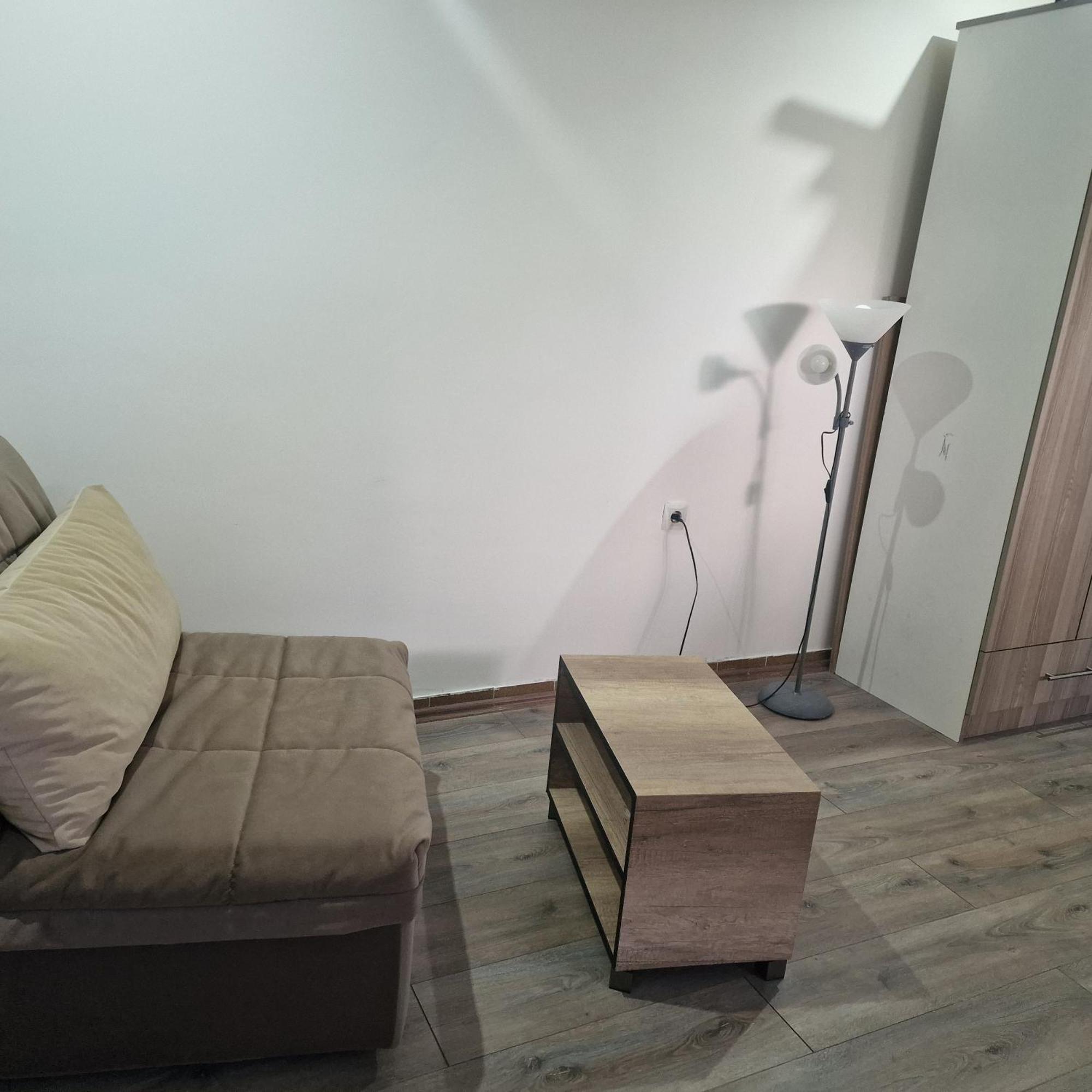 Square Apartment Paraćin Buitenkant foto